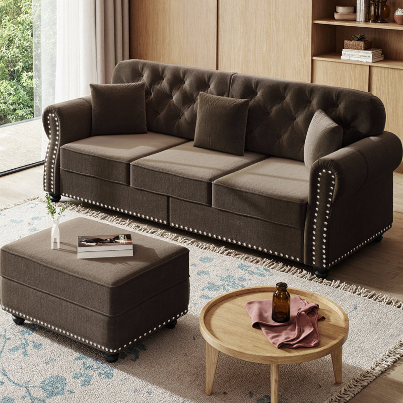 Canapé modulaire rembourré en L de 82,6 po en forme de L avec repose-pieds, style Chesterfield de style Mid-Century, capitonné avec garniture cloutée et accoudoirs roulés, comprend 3 coussins