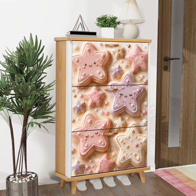 Armoire de rangement pour chaussures avec 3 tiroirs rabattables pour des biscuits au sucre en forme d'étoile, un lavabo glacé rose pastel et un organisateur de rangement pour chaussures