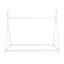 Lit plateforme simple en métal avec structure triangulaire-259680703