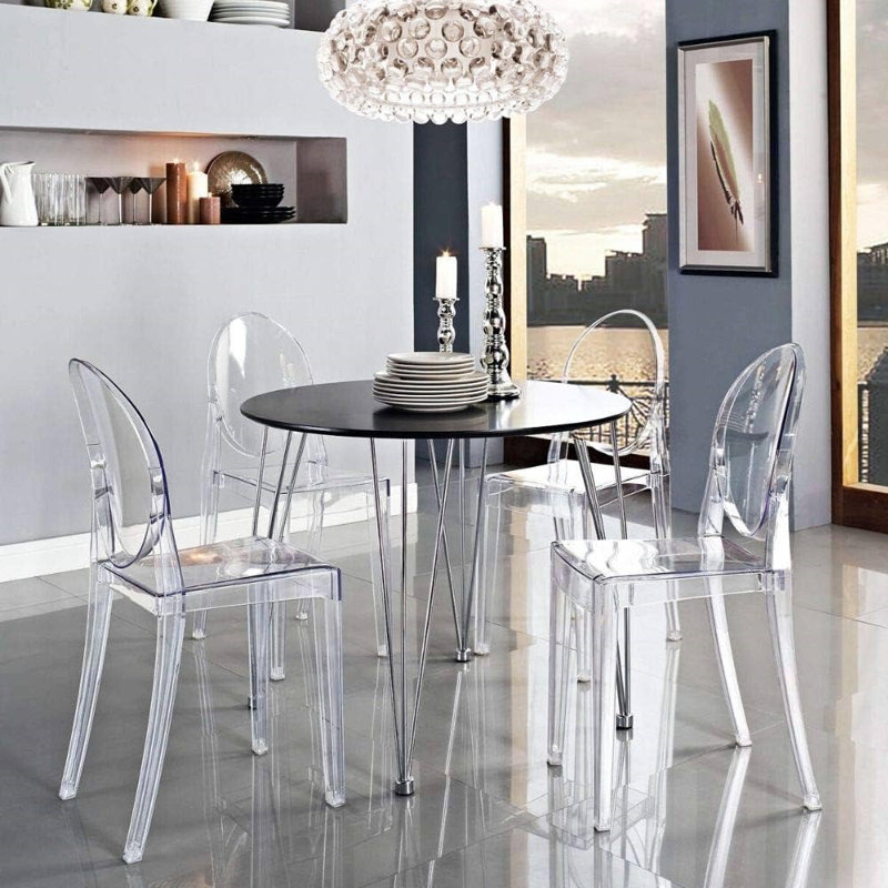 Chaise transparente sans accoudoirs