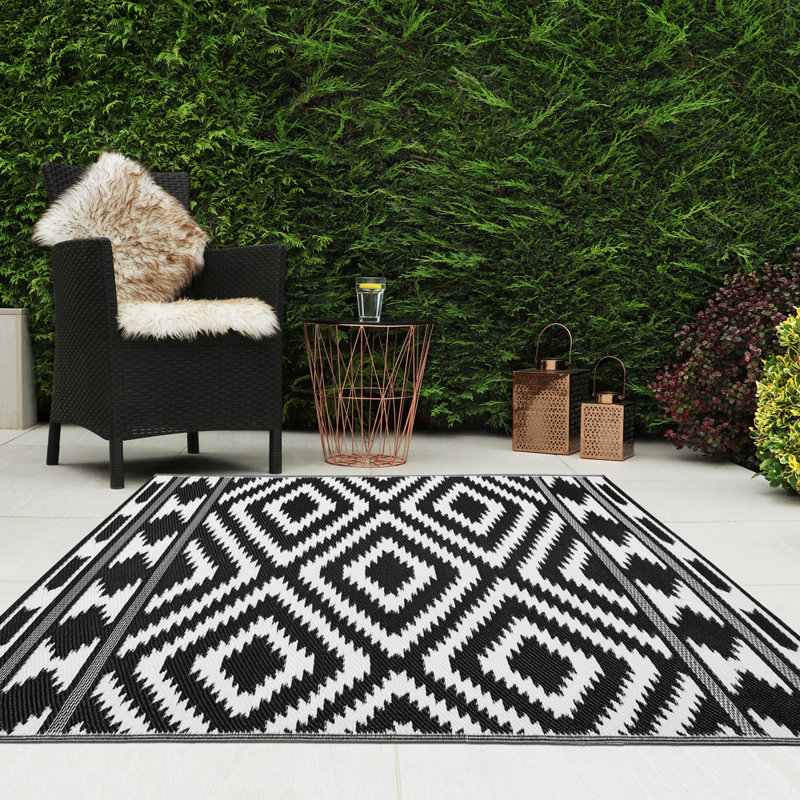 Geometric Indoor / Outdoor Area Rug, Rectangle 133 x 190cm