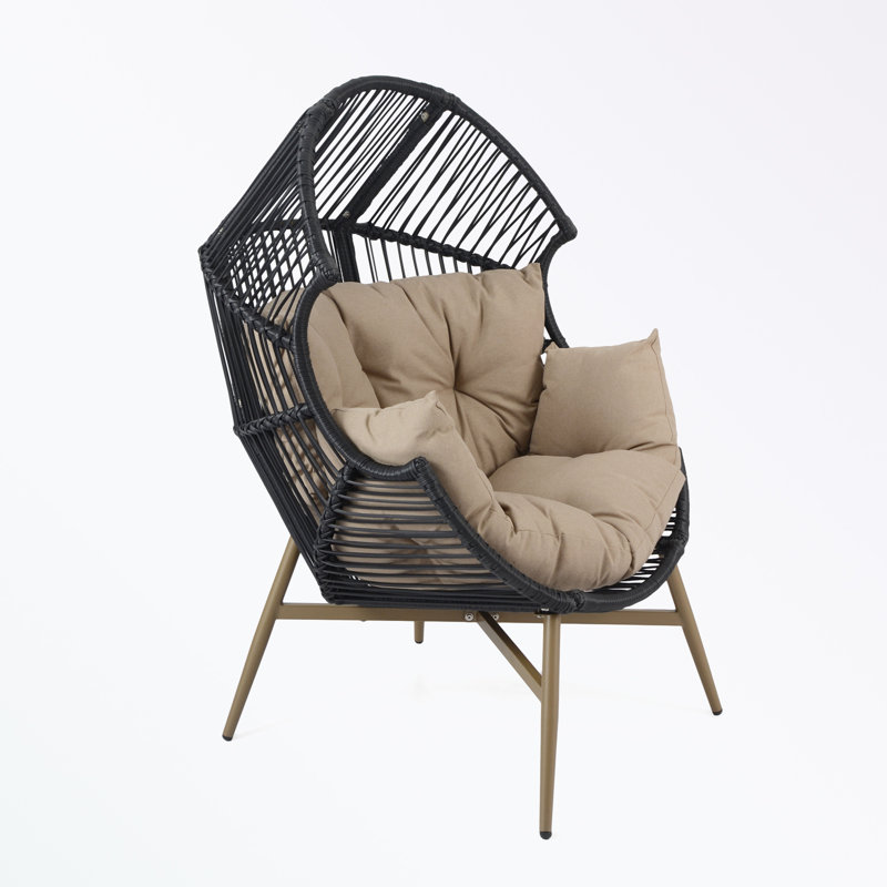 Fauteuil ovale en osier avec coussin