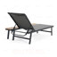 Chaise longue Waterloo avec table d'appoint en bois attachée, parfaite pour la détente en plein air et un élégant décor de patio