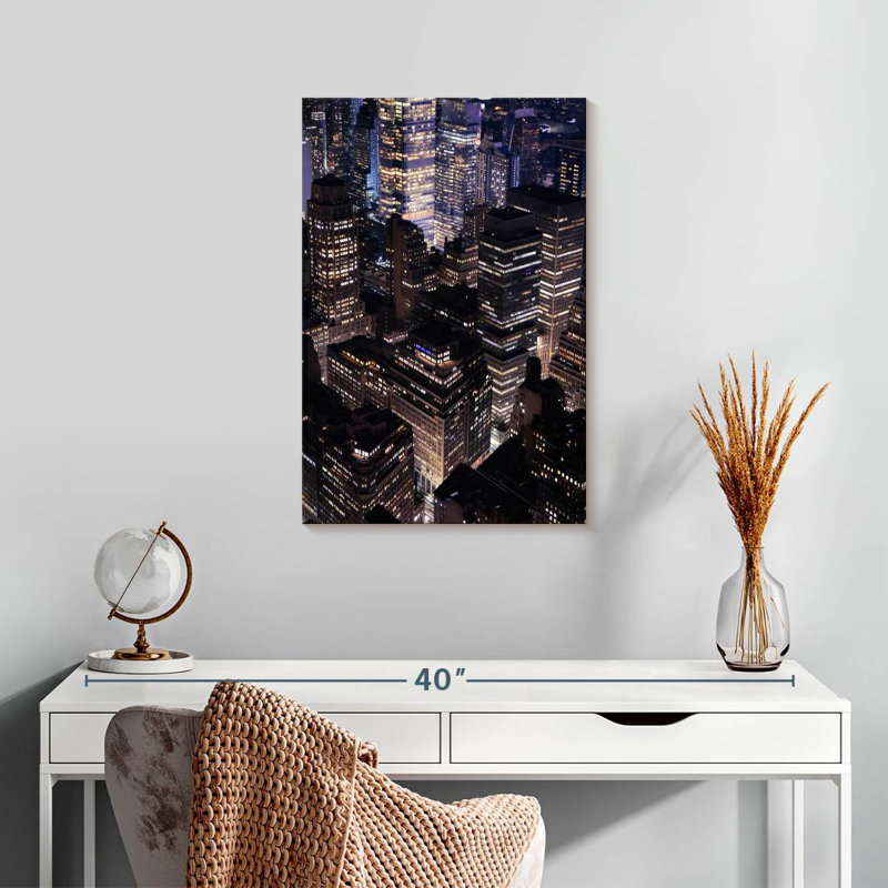 Lilie New York la nuit, H 24 po x l 16 po