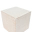 Table d'appoint cubique seulement La table, sans chaises.