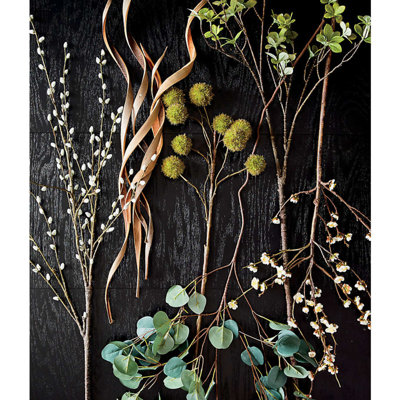 Arrangement floral de baies d'eucalyptus