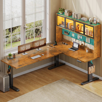 Bureau pour travailler debout électrique en L de 68,9 po de hauteur, bureau de jeu et bureau d'ordinateur de coin avec huche, rangement, panneau perforé, lumières DEL et prise de courant pour bureau à domicile, brun