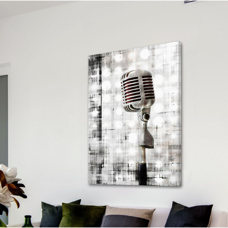 «Mic», reproduction sur toile tendue, H 18 po x l 12 po x P 1,5 po