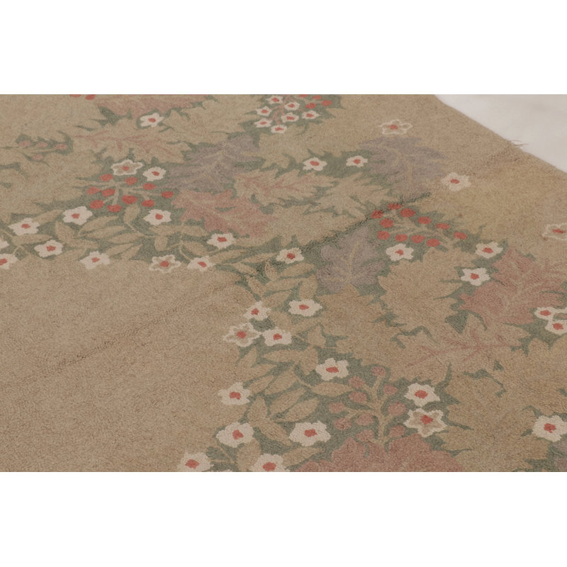 Antique 20Th Century Hooked Rug In Taupe With Garden Wreath Design - Rug & Kilim