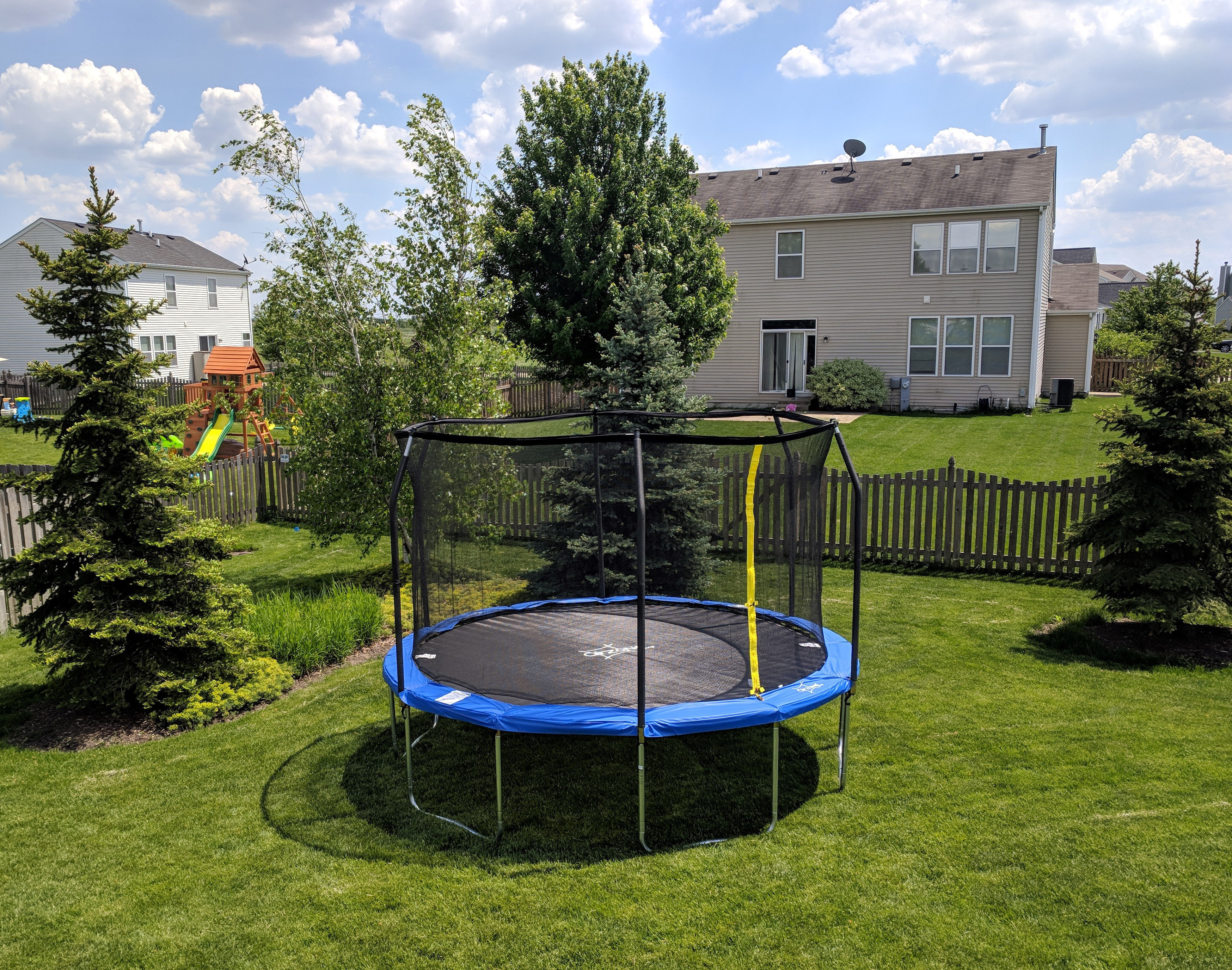AirZone Play Backyard Jump 12' Round Trampoline with Safety