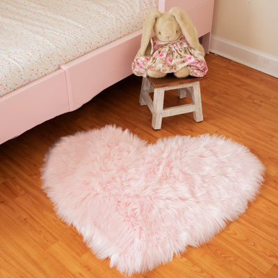 Tapis rose en fausse fourrure à poils longs lavable