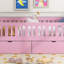 Lit plateforme en bois avec garde-corps et 2 tiroirs, rose