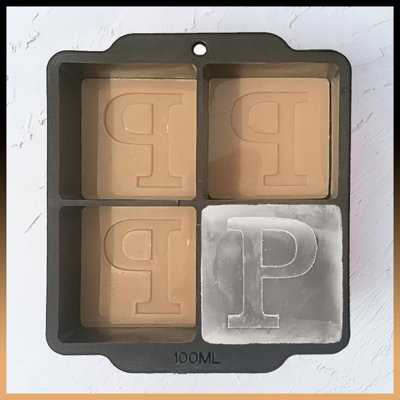 Moule à glaçons personnalisé en forme de monogramme de lettre P - grand plateau de glace en silicone de 2 pouces, cadeau personnalisé parfait pour papa et hommes (idéal pour les cocktails, le whisky et les boissons),