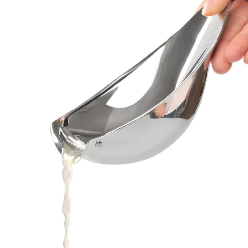 Stainless Steel Ergonomic Lemon Squeezer with Reflective Finish