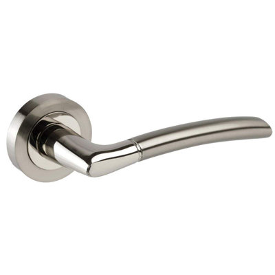 GG606SSK Door Handles On Round Rose in Duo Chrome Finish Lever Latch with Spindle and Fixings