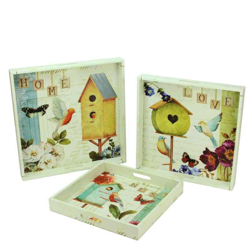 Cabane à oiseaux jaune et blanche sur des plateaux de service Garden Square