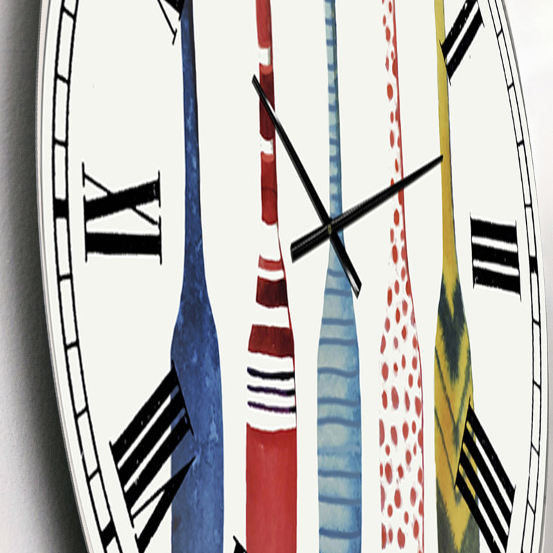 Cinq horloges murales surdimensionnées, Surdimensionné