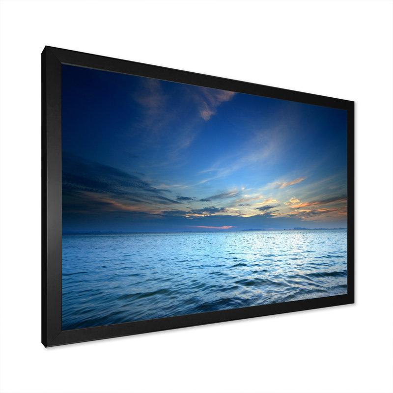«Dramatic Tropical Sunset Sky II», peinture sur toile, Cadre d'angle fermé noir, H 30 po x l 40 po x P 1,5 po