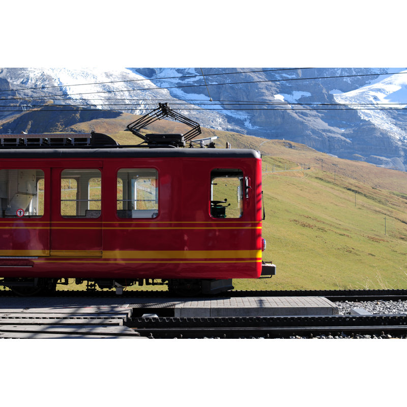 Train rouge - Photographie sur toile tendue, H 12 po x l 18 po