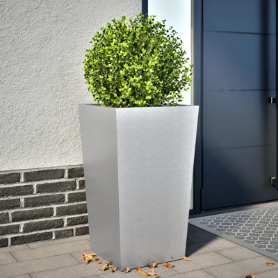 Chaely Metal Planter