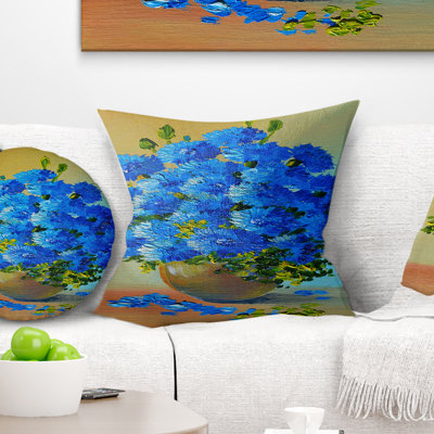 Un bouquet de fleurs bleues - coussin à imprimé floral