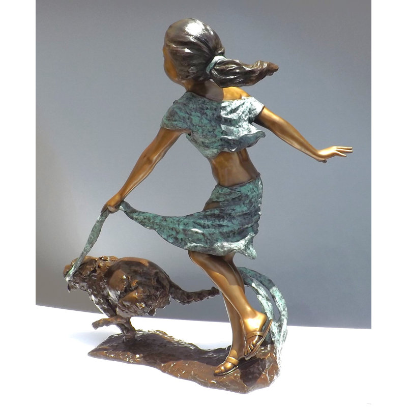 Fille et chien en marche