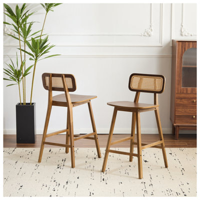Ensemble de 2 tabourets de bar en bois Bari - finition noyer avec détails en bois cintré et rotin