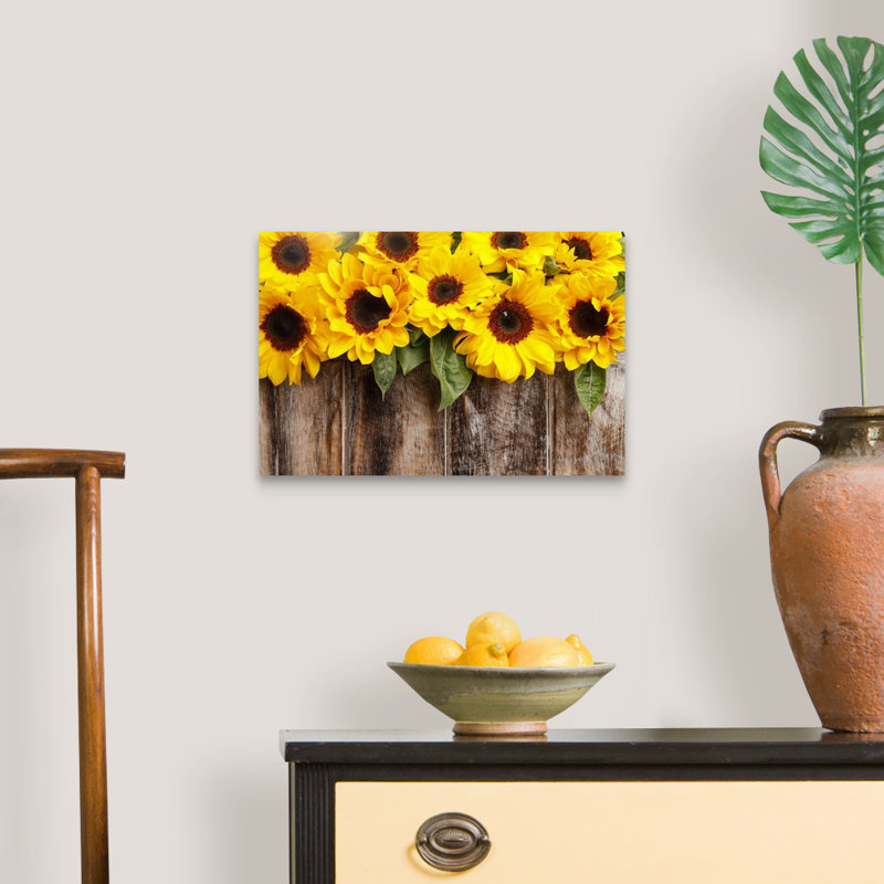 Tournesols sur fond en bois, art mural, Toile tendue, H 18 po x l 12 po x P 1,25 po