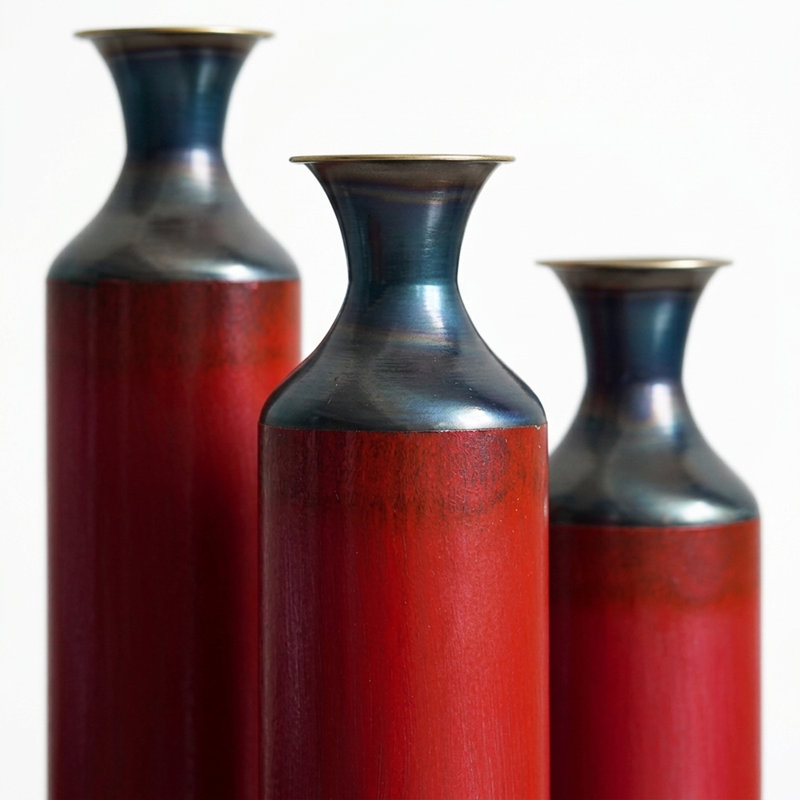 Ensemble de 3 grands vases en métal rouge rustique pour un décor de maison de campagne moderne et industriel