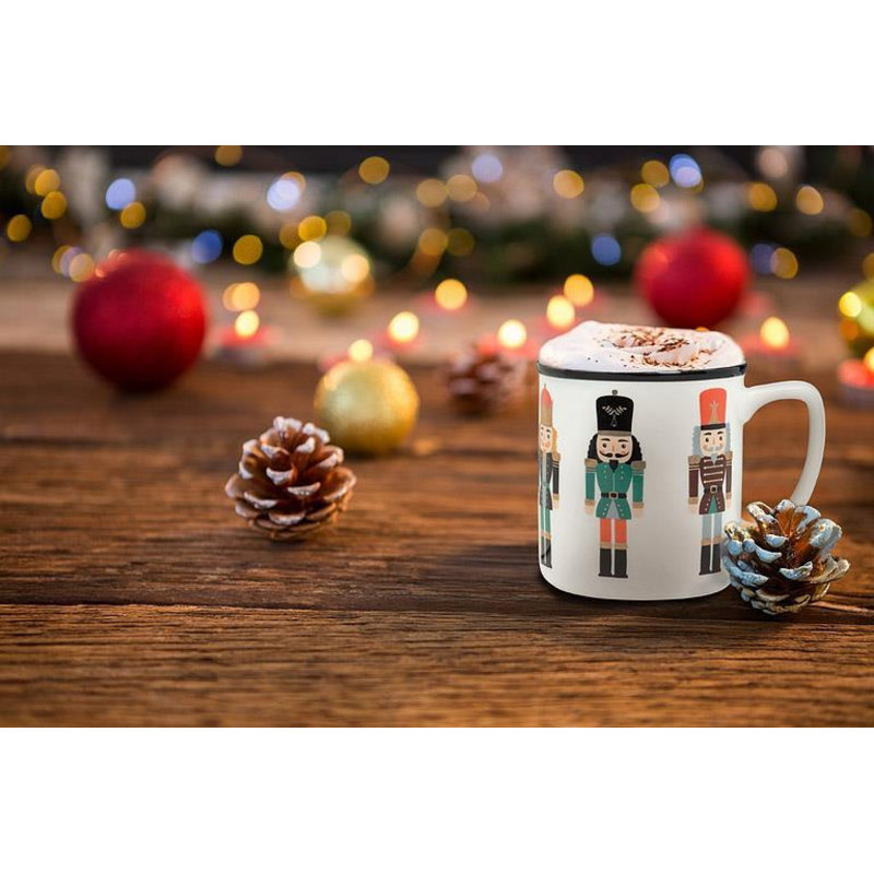 Tasse assortie à motif de casse-noisettes