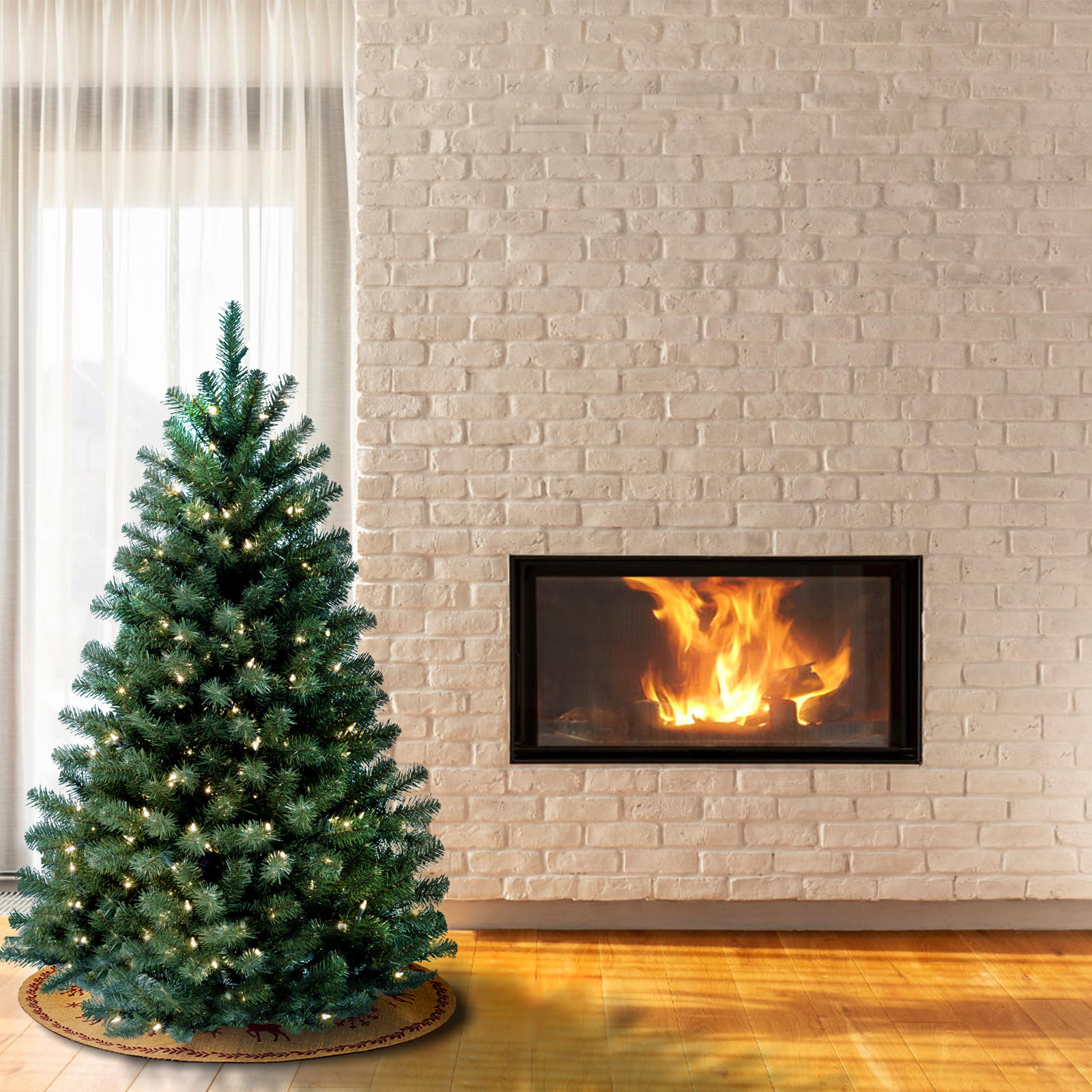 Pre-Lit Spruce Christmas Tree, 4.5'