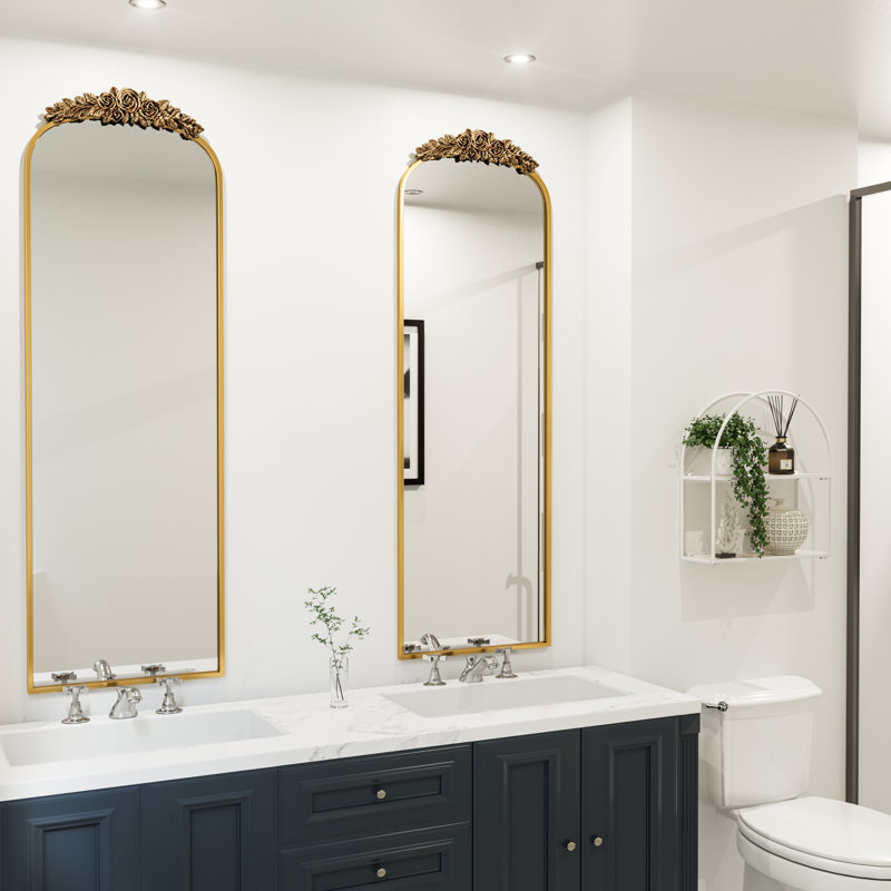 Miroir arqué embossé, 64 po x 21 po, Bronze
