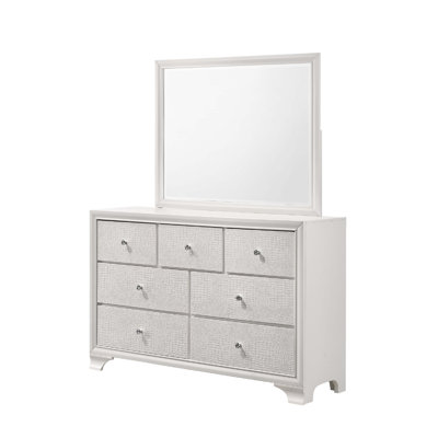 Commode à sept tiroirs de style moderne avec motif crocodile en relief et poignées en faux cristal, idéale pour décorer une chambre à coucher glamour