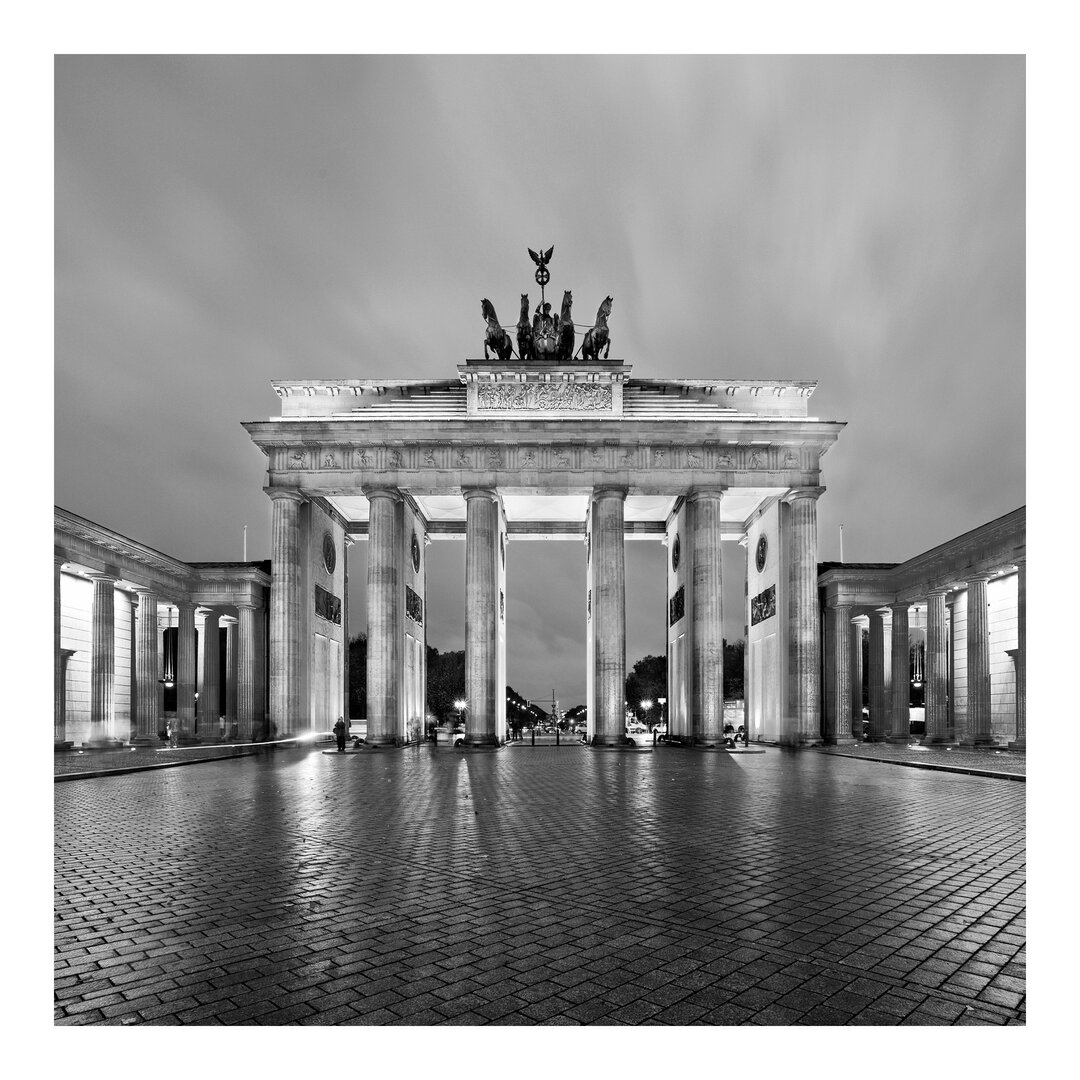 Seidenmatte Tapete Illuminated Brandenburg Gate II