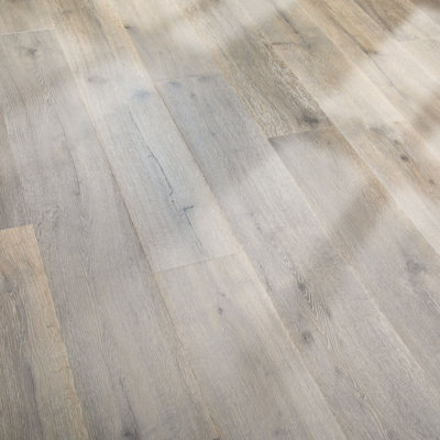 Mohawk Elite 7.5-in x 54.33-in x 10-mm Waterproof and Pet Protection Laminate Flooring With Bevel Edge and Embossed In Register Texture (19.76-sq ft / Carton)