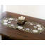 Chemin de table Magnolia on Brown-109404918