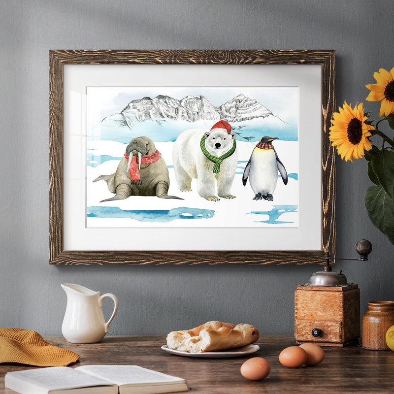 Collection d'animaux de l'Arctique A, H 14 po x l 20 po x P 1,5 po, Noyer