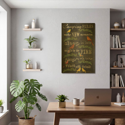 «Camping Rules Blackboard Birds» par Jean Plout, art mural en métal doré, 24 po x 36 po