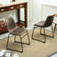 2 chaises de salle à manger de style rétro en cuir de polyuréthane brun antique, assise confortable, pieds en fer noir, l 18,5 po x P 22,25 po x H 31,5 po, couleur. Métal fabriqué à la main. Sièges moulés en plastique.
