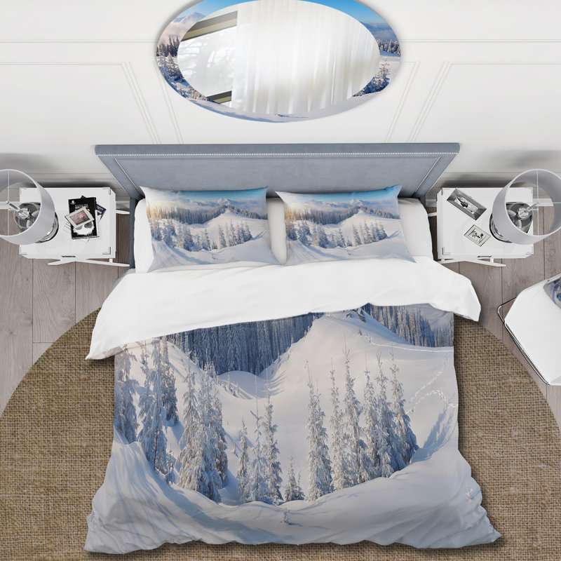Snowy Winter Landscape With Pines II - Ensemble de housse de couette Cabin & Lodge - Microfibre de polyester