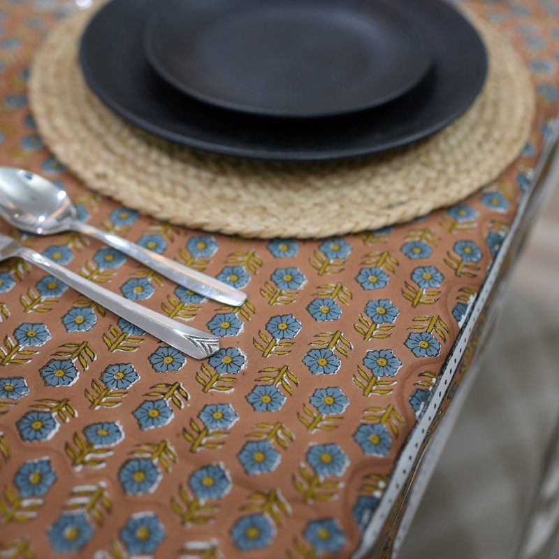 Couverture de table Earthy Blossom Hand Block, Tulsi Buti, brun, L 60 po x L 90 po