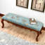 Banc rembourré vintage en tissu floral avec pieds en bois ornés