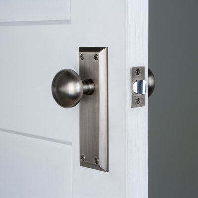 Grandeur Fifth Avenue Plate Passage with Fifth Avenue Door Knob