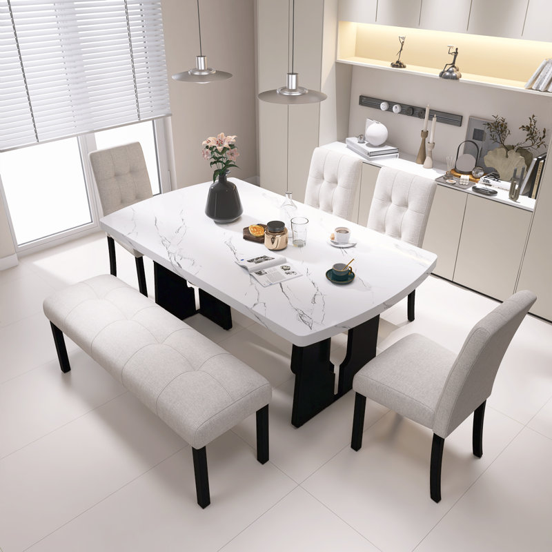 Ensemble de table de salle à manger moderne 6 pièces, table de salle à manger en faux marbre blanc de 63 po avec pieds en bois d'hévéa et 4 chaises rembourrées beiges et 1 banc, convient pour la salle à manger, la cuisine, facile à assembler