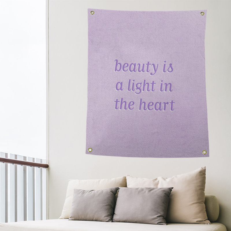 Tapisserie en polyester en citation de beauté, H 36 po x l 26 po, Mauve contrastant