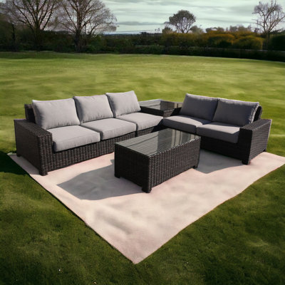 Ensemble de canapé modulaire 5 pièces en chêne argenté avec 1 causeuse gauche et 1 causeuse droite, 1 fauteuil sans accoudoir, 1 table de bout d'angle et 1 table basse Courtyard
