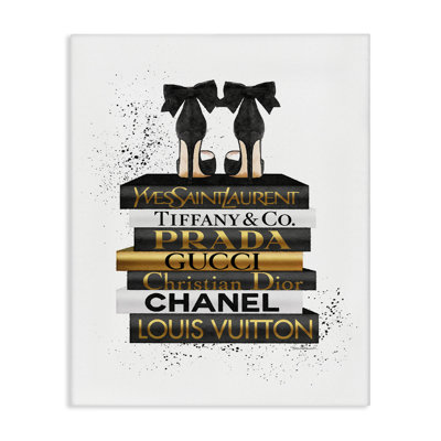 «Black Heels White Gold Bookstack Glam Fashion» par Amanda Greenwood - impression d'art graphique