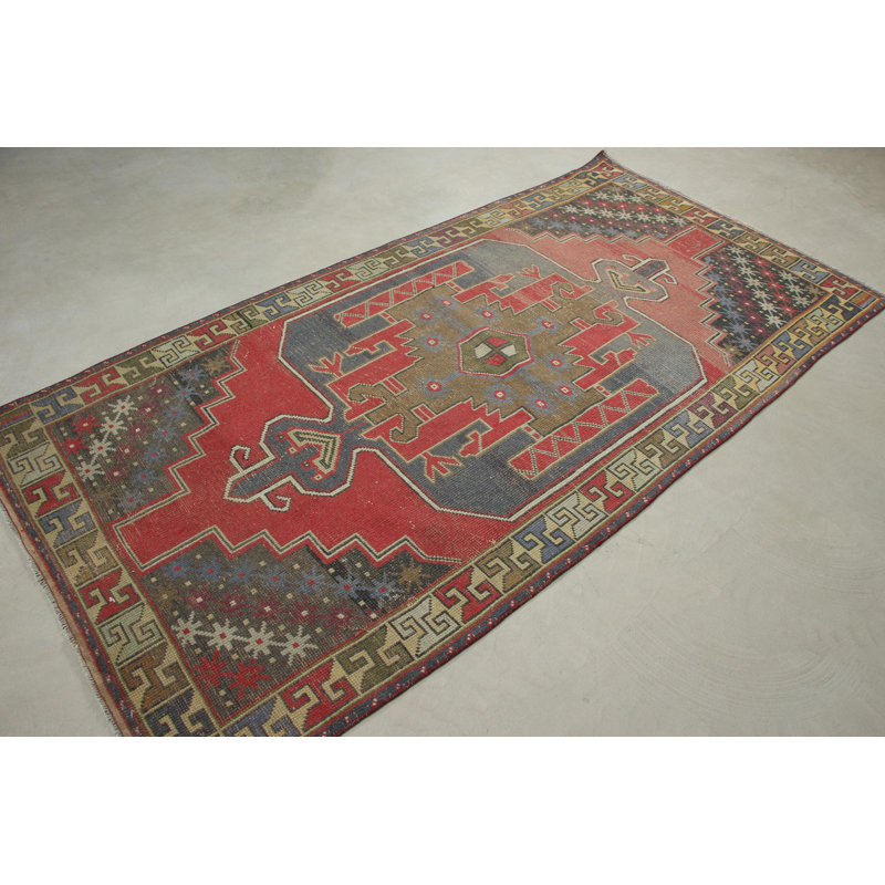 Tapis Oushak classique de style turc classique dans des tons neutres avec des accents rouges pour un salon ou une chambre à coucher élégant