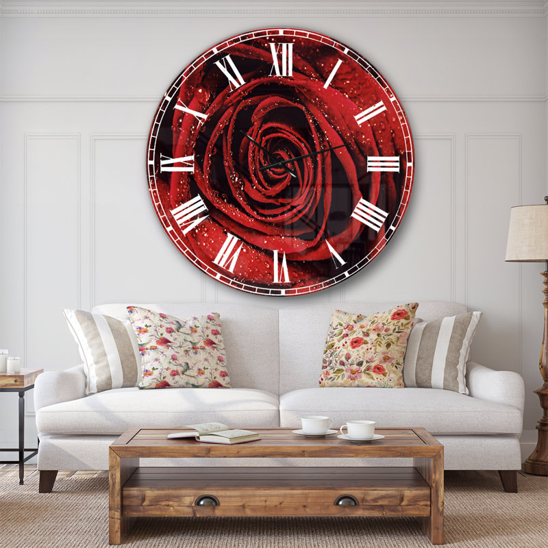 Horloge murale moderne pétales de rose rouge avec gouttelettes de pluie, Moyen