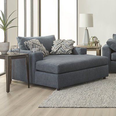 Méridienne surdimensionnée rembourrée de 54,5 po avec 2 porte-gobelets Hughes Furniture - Denim Lilou